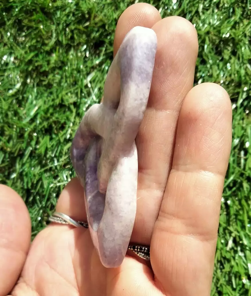 Triquetra en lepidolite