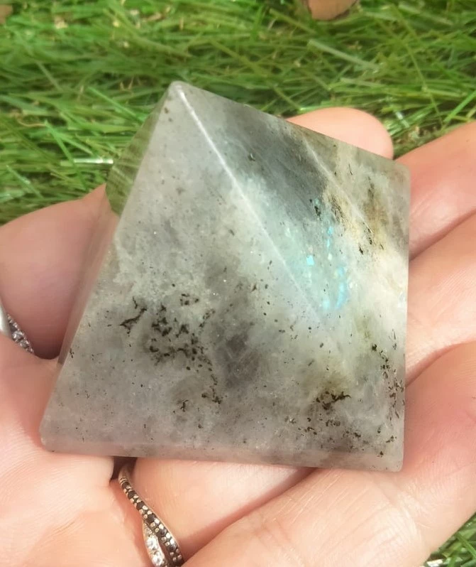 Pyramide Labradorite