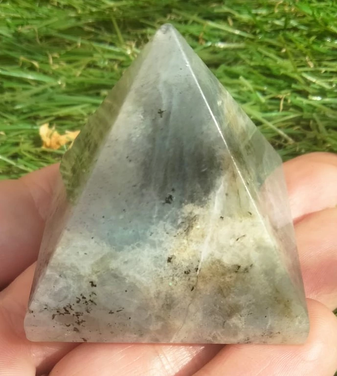 Pyramide Labradorite