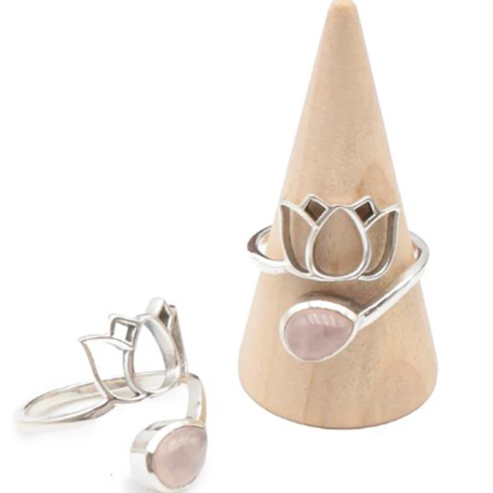 Bague fleur en argent et douceur du quartz rose